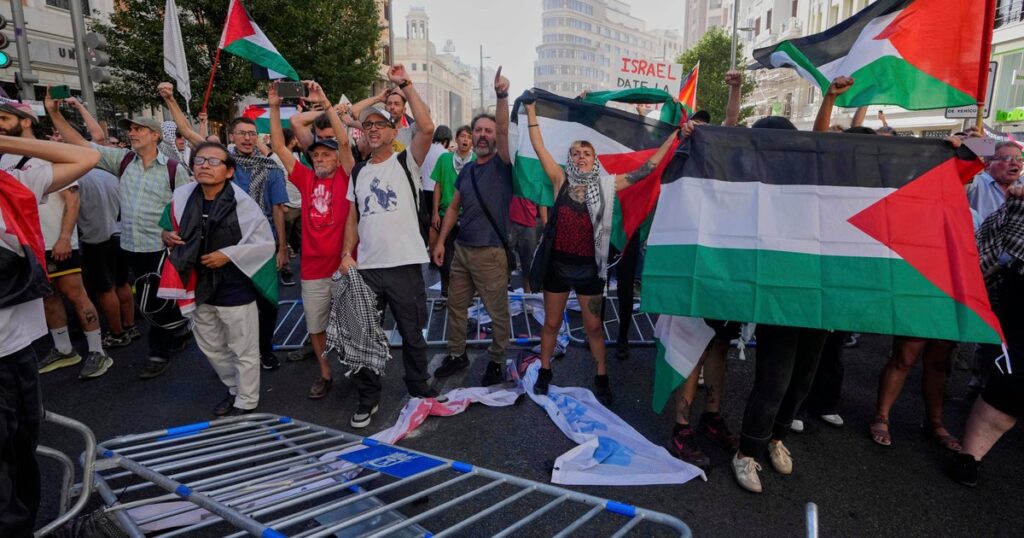 Authorities say over 100,000 at pro-Palestinian protests which forced early end to Spanish Vuelta