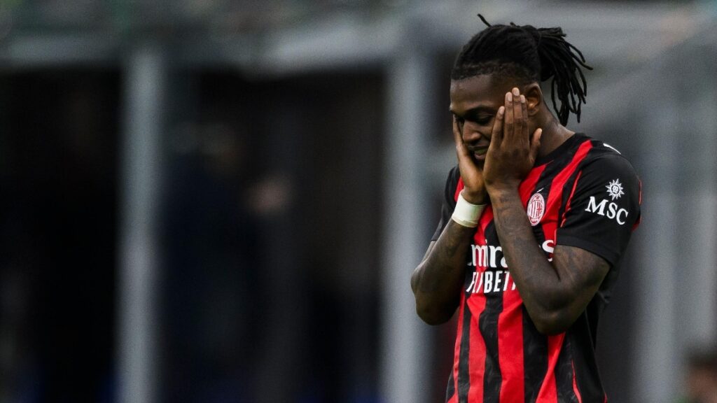 Milan stunned after comeback by bottom-side Pisa in 2-2 draw