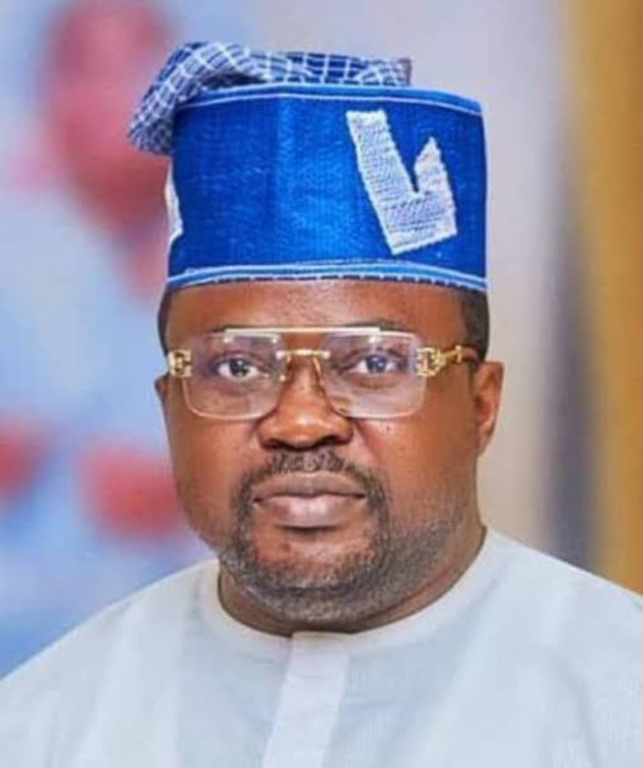 Ex-NNPP Ogun gov’orship candidate, Amb Ajadi defects to PDP