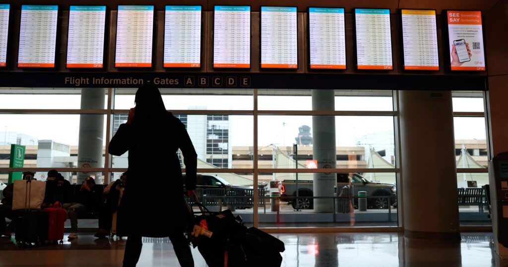 Winter storm disrupts U.S. travel as airlines cancel over 10,000 weekend flights